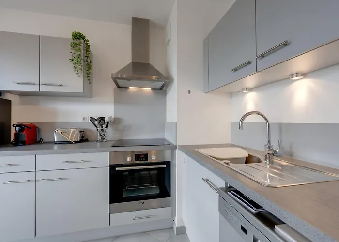 L\'Art De Ville - 2 Bedroom Near The City Center Terrace And Garage