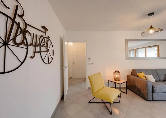 L\'Art De Ville - 2 Bedroom Near The City Center Terrace And Garage
